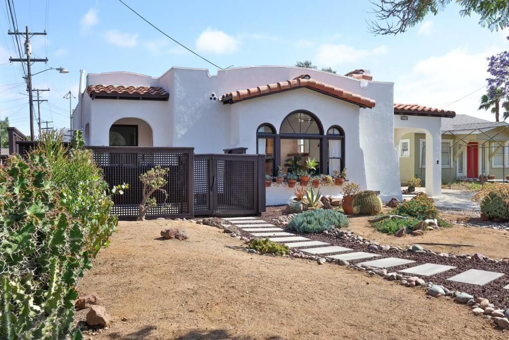 Spanish Casita - Post-Century Modern Home Centrally Located San Diego Bagian luar foto